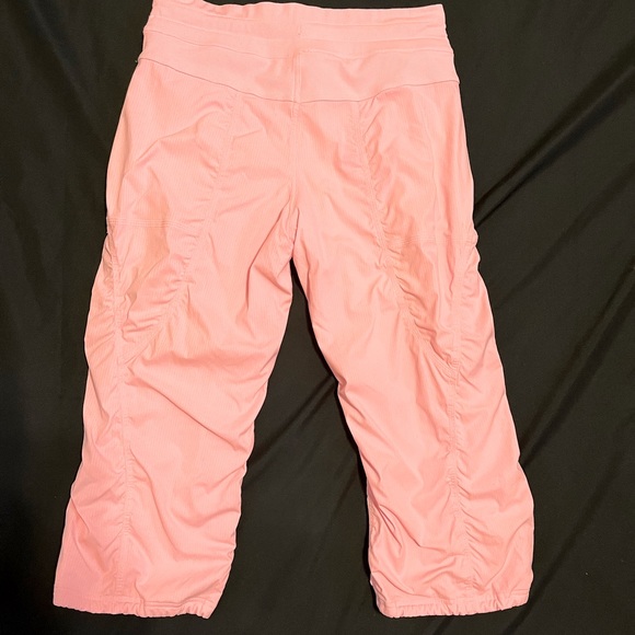 Lululemon Bleached Coral Dance Studio Crop Lined Size 6 EUC - Picture 2 of 3